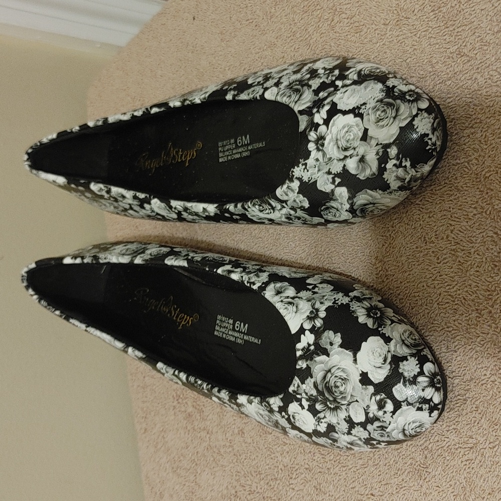 😇 NWOT Angel Steps Shoes